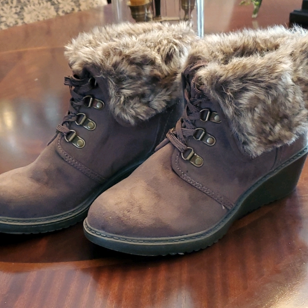 Womens Arizona Wedge Booties